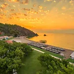 אתר נופש Rixos Premium - The Land Of Legends Access טקירובה