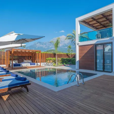 Rixos Premium - The Land Of Legends Access تيكيروفا